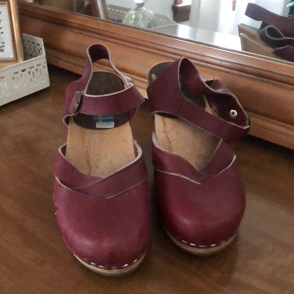 •PRICE DROP• MIA Sofia Clogs - Picture 2 of 3